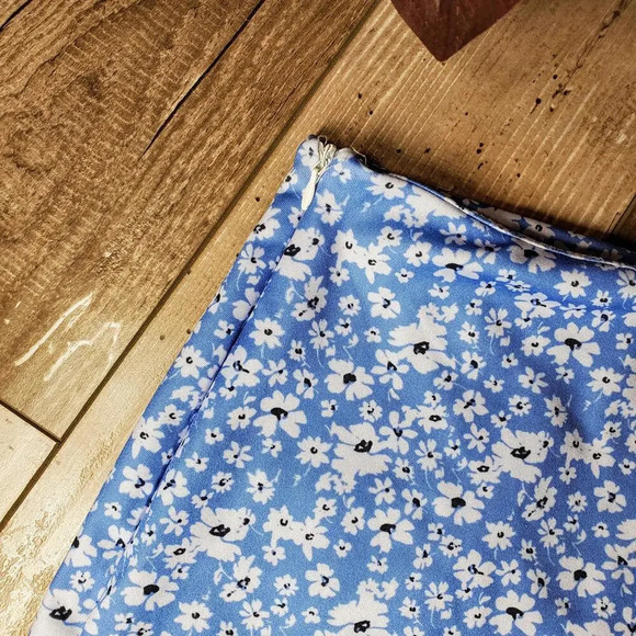 ROMWE Blue Floral Women's Mini Skirt Size 6 Medium - Picture 10 of 12